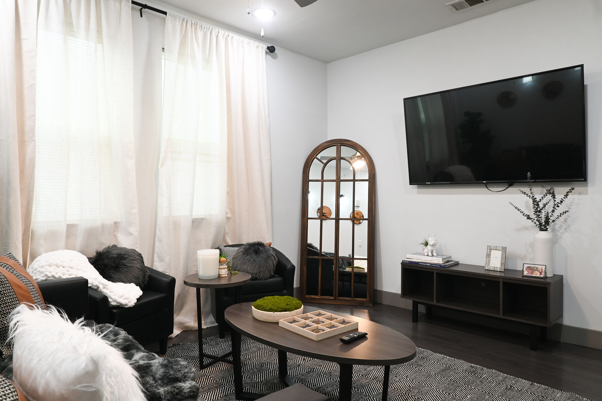 VillasonNueces_TessaHarfenist-73 – Tiffany Meister Living room